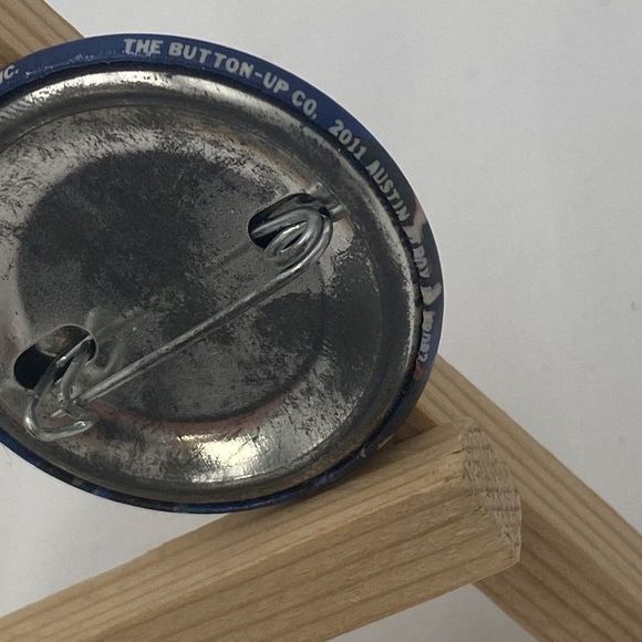 MOTLEY CRUE pin Vintage 80s band pin Pinback Button Badge 1987 - Picture 5 of 6